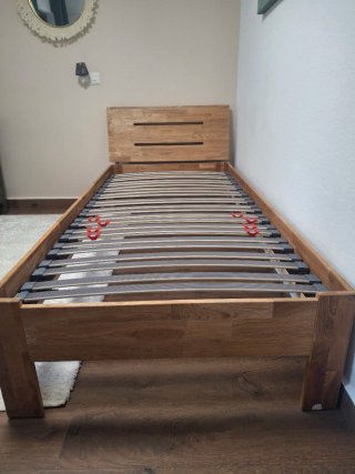 Cama de madera con somier