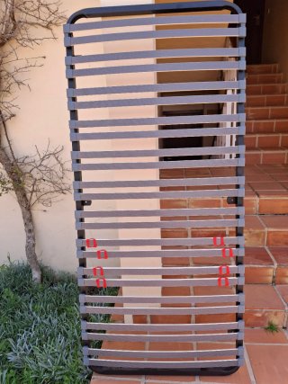 Cama de madera con somier