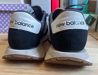 Zapatillas New Balance grises y negras