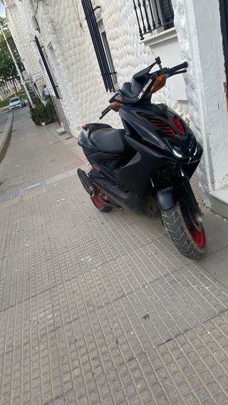 Yamaha Aerox 49cc Negra y Roja