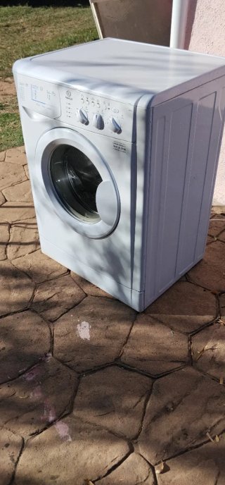 Lavadora Blanca Carga Frontal