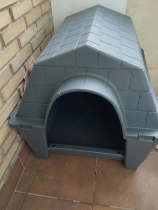 Caseta para perro de plástico gris