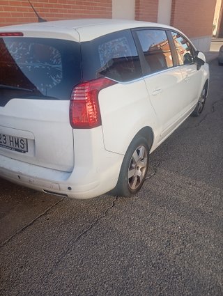 Peugeot 5008 2012