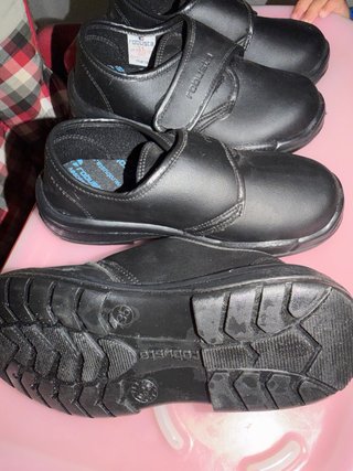 Zapatos Robusta Talla 35 Negros  Tengo 2 pareS