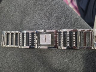 Reloj Swatch Mujer Plata y Negro