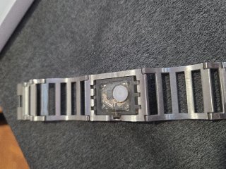 Reloj Swatch Mujer Plata y Negro