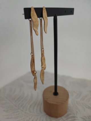 Pendientes largos dorados