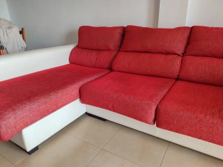Sofá de polipiel y chenilla