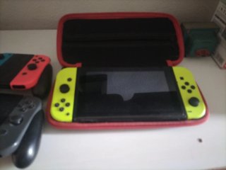Nintendo Switch con mandos y base