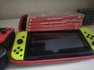 Nintendo Switch con mandos y base