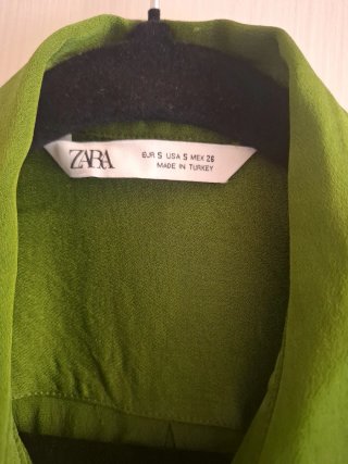 Blusa verde Zara