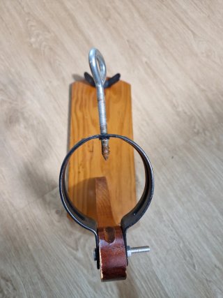 Jamonero de madera con cuchillo