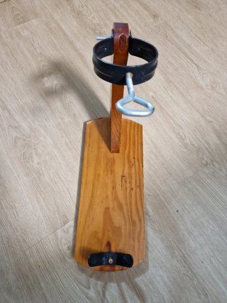 Jamonero de madera con cuchillo