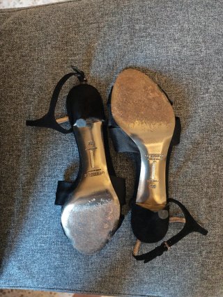 Sandalias UTERQUE tacón negro
