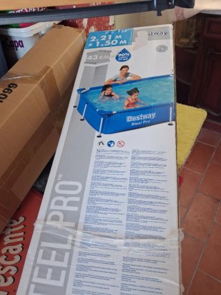 Piscina desmontable azul y blanca