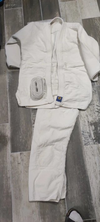 Kimono Judo Blanco con Cinturón