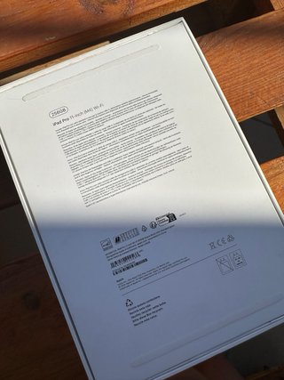 iPad Pro 11” Inch M4 256 GB Wi-Fi + Extras