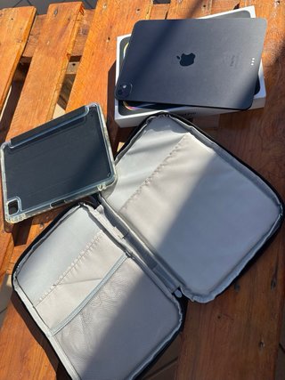iPad Pro 11” Inch M4 256 GB Wi-Fi + Extras