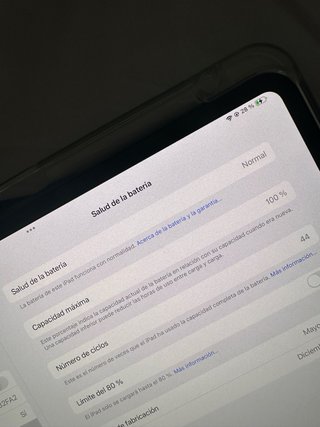 iPad Pro 11” Inch M4 256 GB Wi-Fi + Extras