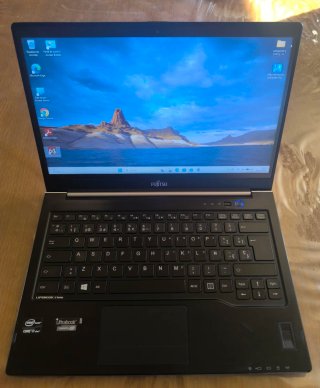 Portátil i7, 8 Gb Ram, SSD 256 Gigas. Peso 1.4 kgr