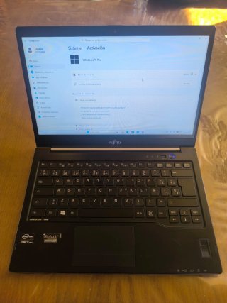 Portátil i7, 8 Gb Ram, SSD 256 Gigas. Peso 1.4 kgr