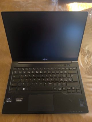 Portátil i7, 8 Gb Ram, SSD 256 Gigas. Peso 1.4 kgr
