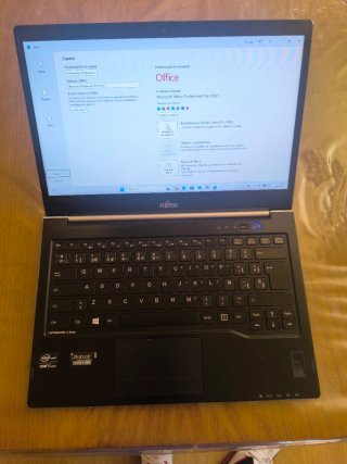 Portátil i7, 8 Gb Ram, SSD 256 Gigas. Peso 1.4 kgr