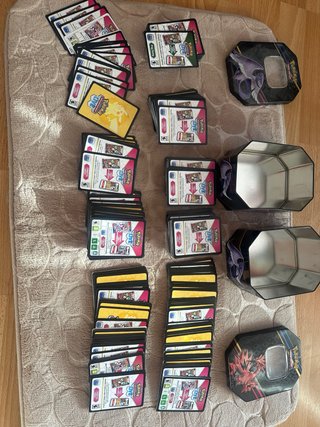 Cartas Pokémon TCG Live (+750) + dos latas