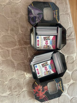 Cartas Pokémon TCG Live (+750) + dos latas