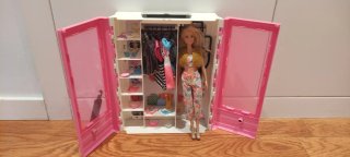 Armario Barbie con accesorios y perrito