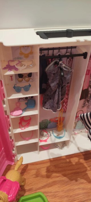 Armario Barbie con accesorios y perrito