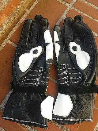 Guantes de cuero moto negros y blancos