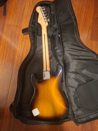 Guitarra Eléctrica Squier Sunburst