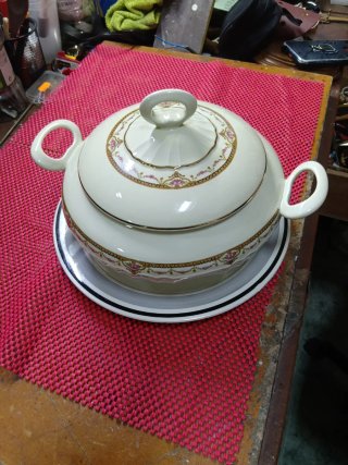 Sopera Vintage Porcelana Dorada