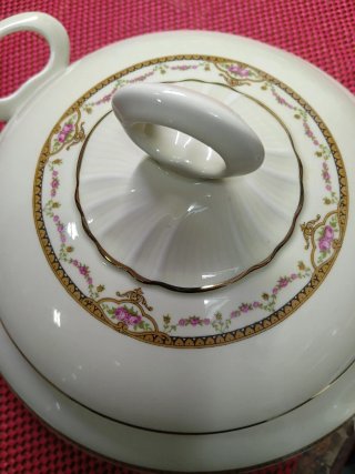 Sopera Vintage Porcelana Dorada