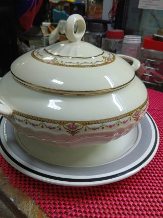 Sopera Vintage Porcelana Dorada