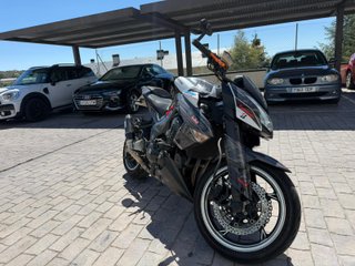 Kawasaki Z1000 2011 – Muchos extras