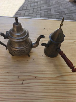 Antiche caffettiere in metallo