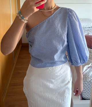 Top asimétrico vichy azul y blanco