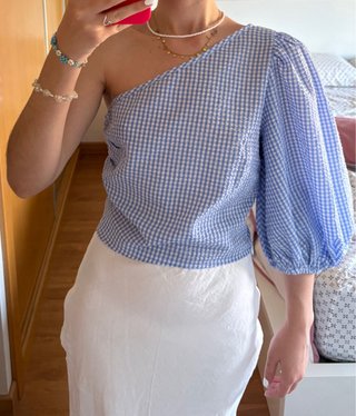 Top asimétrico vichy azul y blanco
