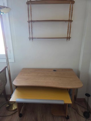 Escritorio de estudio para ordenador y estantería