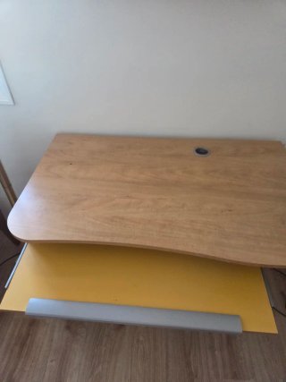 Escritorio de estudio para ordenador y estantería
