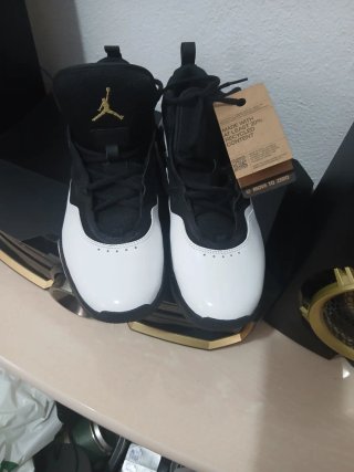 Nike Zapatilla Baloncesto Negra y Blanca