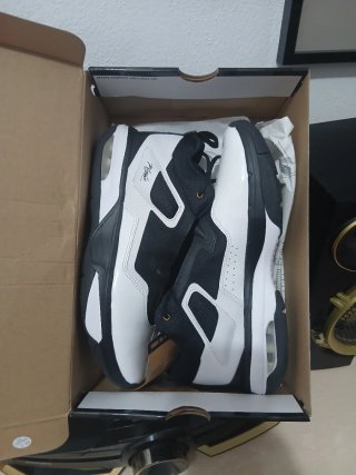 Nike Zapatilla Baloncesto Negra y Blanca