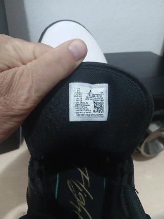 Nike Zapatilla Baloncesto Negra y Blanca
