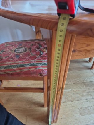 Silla de comedor de madera con tapizado