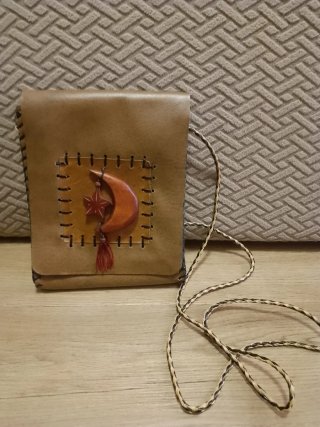 Bolso pequeño con adorno