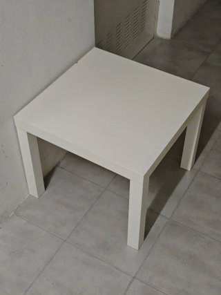 Mesa auxiliar cuadrada blanca Ikea