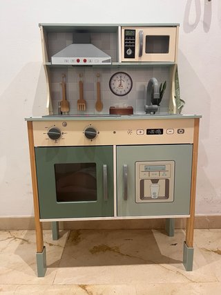 Cocinita de juguete de madera