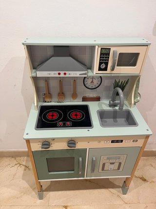Cocinita de juguete de madera